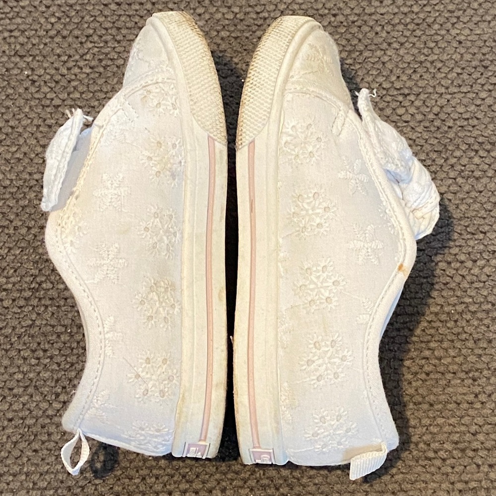 OshKosh white slip on sneakers, toddler size 9 - Picture 5 of 6